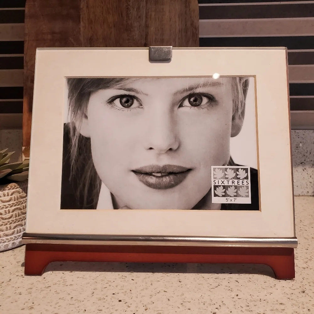 Sixtrees 5x7 Wood Picture Frame Wooden Table Top Photo Silver Minimalist Classic